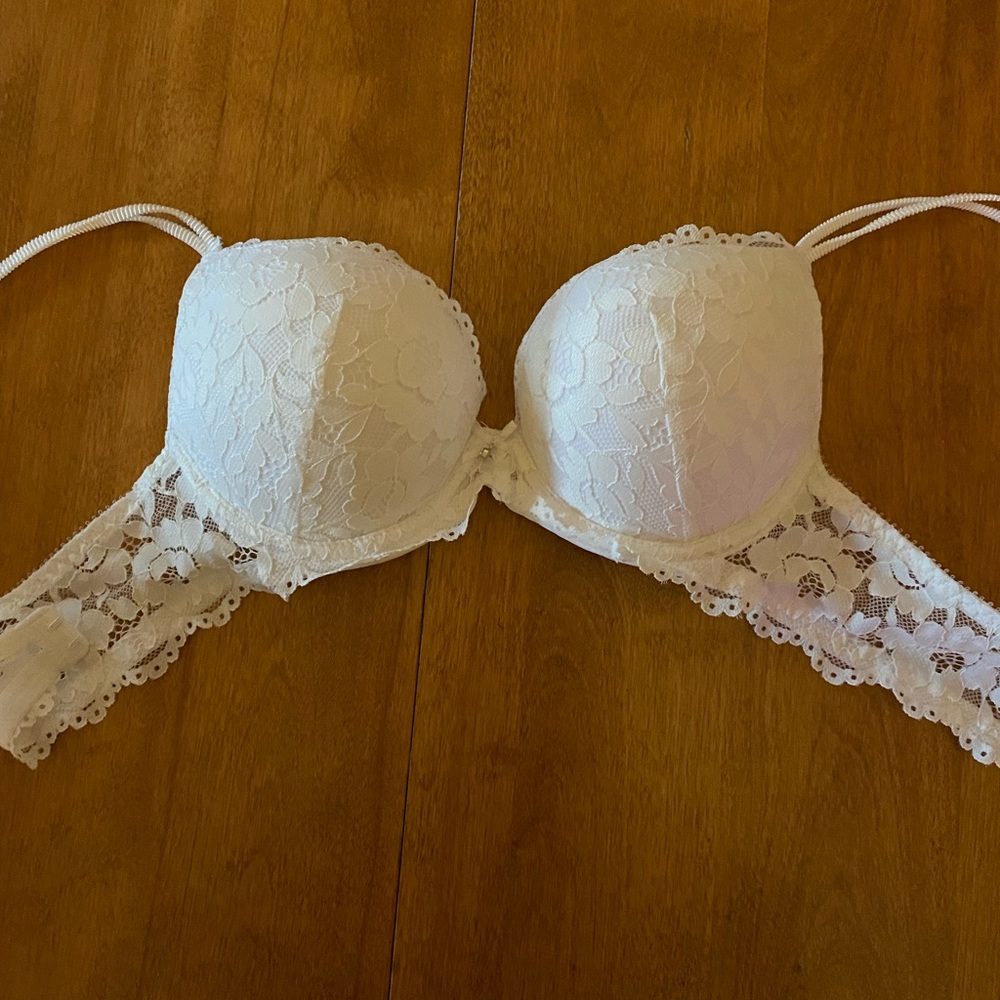 🛍️ 4/$25 White push up bra